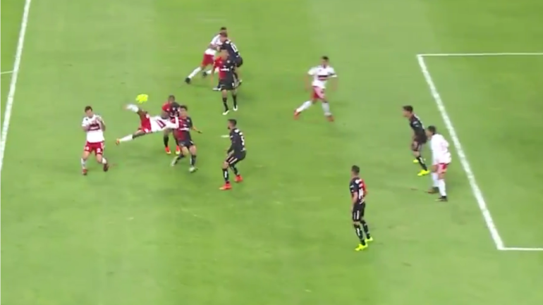 WATCH: One of the best bicycle kick goals you'll ever see goes down in Liga MX