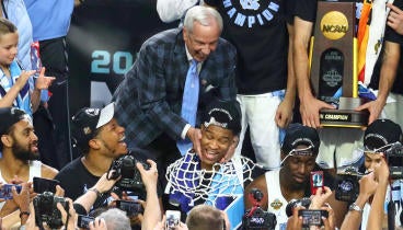 usatsi-9992239-roy-williams-unc-title-trophy.jpg