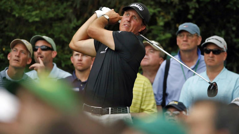 WATCH: Mickelson, Spieth get Masters 2017 patrons rocking with hot play at No. 2