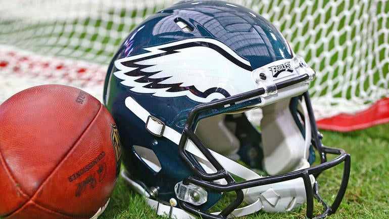 Vince Papale delivers cheesesteak to NFL hopeful camped outside of Eagles OTAs