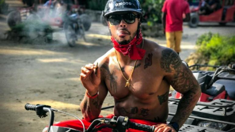 LOOK: Giants captain posts photo smoking hand-rolled cigar, is promptly drug-tested