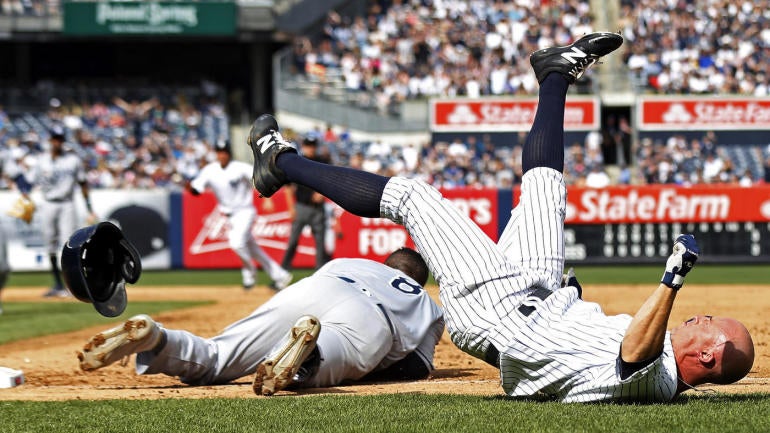 WATCH: Brett Gardner, Rickie Weeks Jr. injured in violent collision at first base