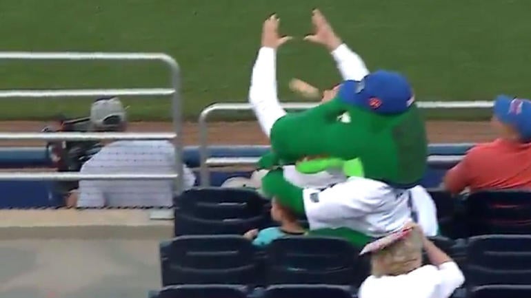 WATCH: Florida Gators mascot heroically shields young fan from foul ball