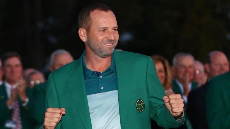El Clasico 2017: Sergio Garcia kicks off Real Madrid vs. Barcelona in green jacket
