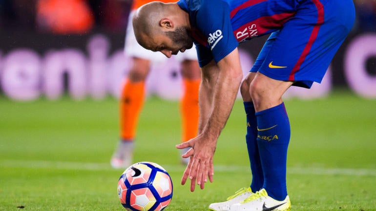 Mascherano scores his first goal in nearly a decade and Suarez can't stop laughing