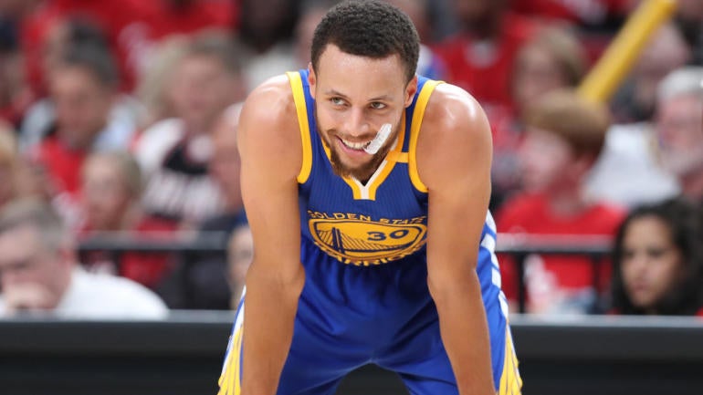 NBA Playoff odds: Warriors heavy favorites to win it all; Cavs, Spurs close behind