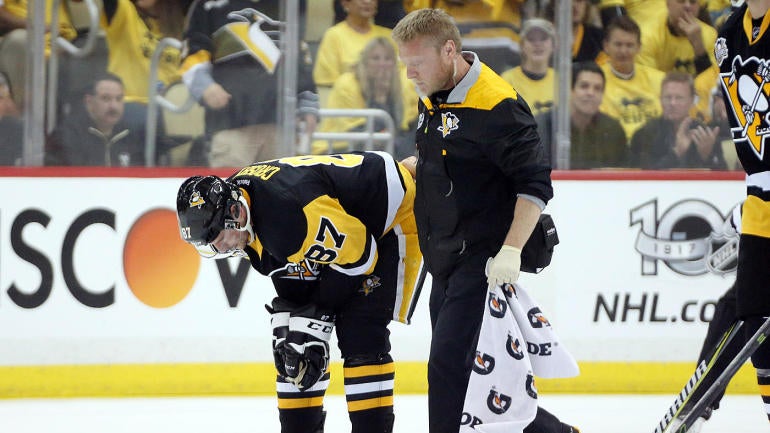 Sidney Crosby skates at practice; Penguins coach says he is day-to-day with concussion