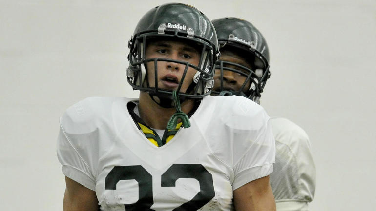 Ex-Oregon TE escapes from police custody, has warrant issued for his arrest
