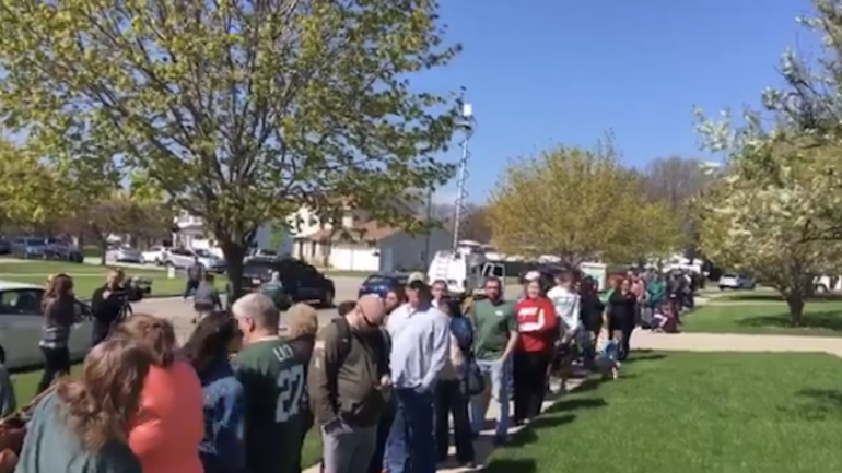 LOOK: Eddie Lacy finally held his garage sale and half of Green Bay showed up