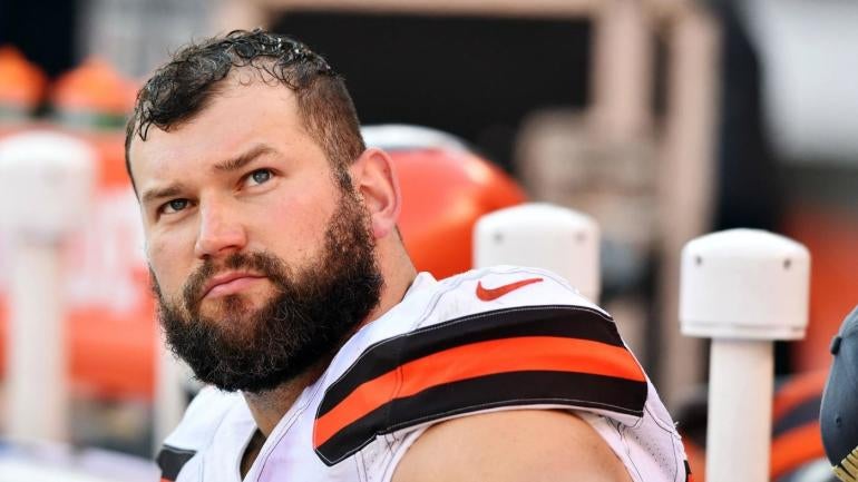 Browns rookie David Njoku thought his new teammate Joe Thomas was a coach