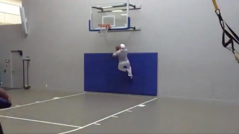 WATCH: A 5-foot-8 PGA Tour golfer dunks ... with an assist from the wall
