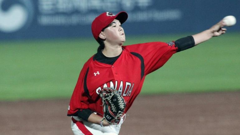 Knuckleballer Claire Eccles becomes first woman to compete in West Coast League