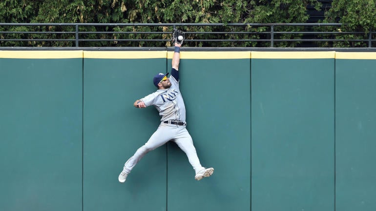 WATCH: Kevin Kiermaier clinches Rays win vs. Indians with walk-off home run robbery