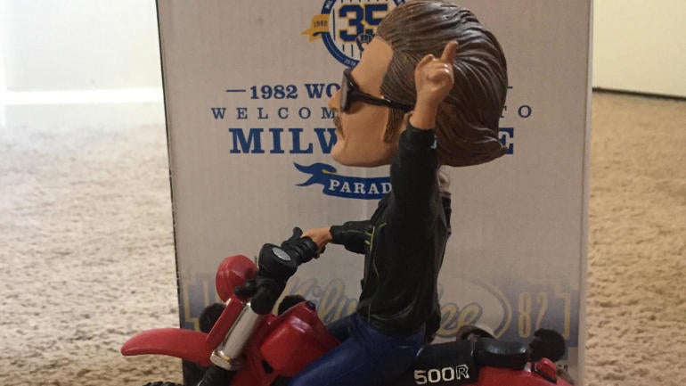 Behold, Brewers fans: The glorious Robin Yount motorcycle bobblehead giveaway