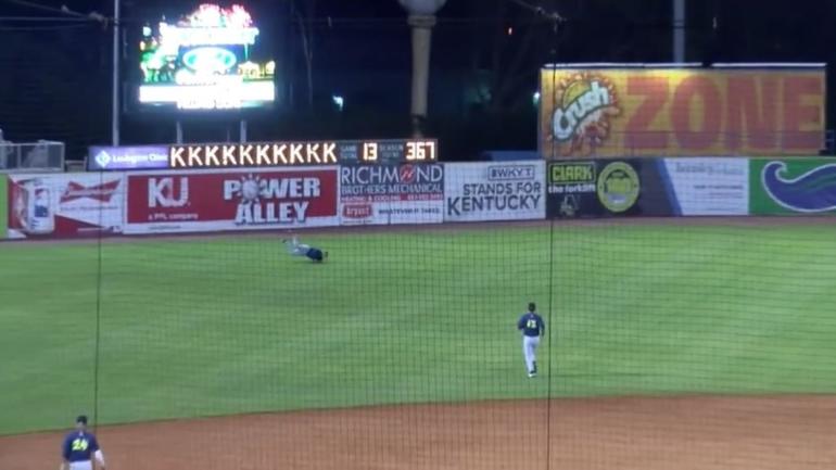 WATCH: Tim Tebow makes ugly-looking diving catch in left field to finish off a win