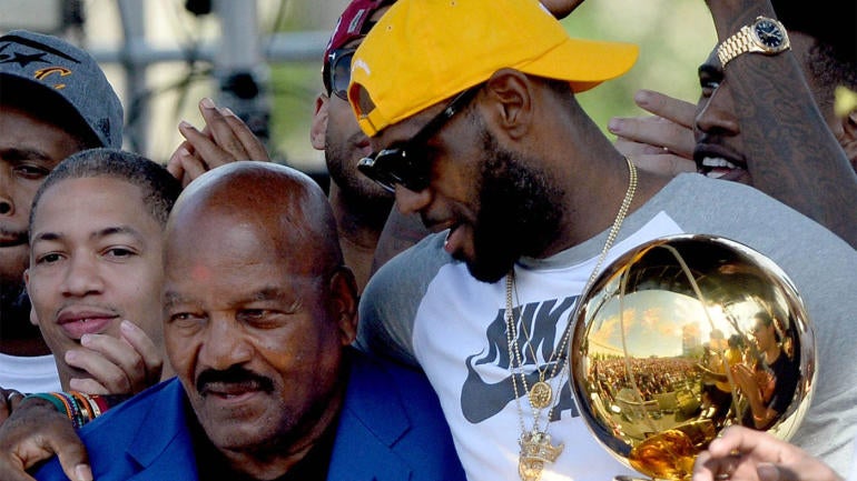 Browns legend Jim Brown has 'utmost respect' for way LeBron handled racial slur