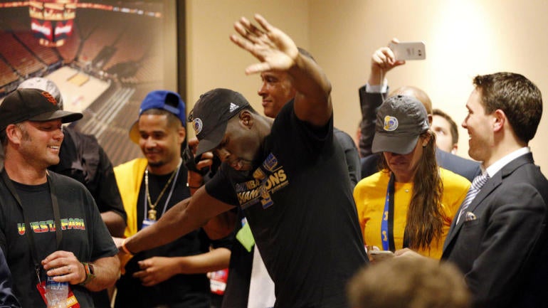 NBA Finals: Warriors pop $150K worth of champagne at nightclub with Adam Duritz