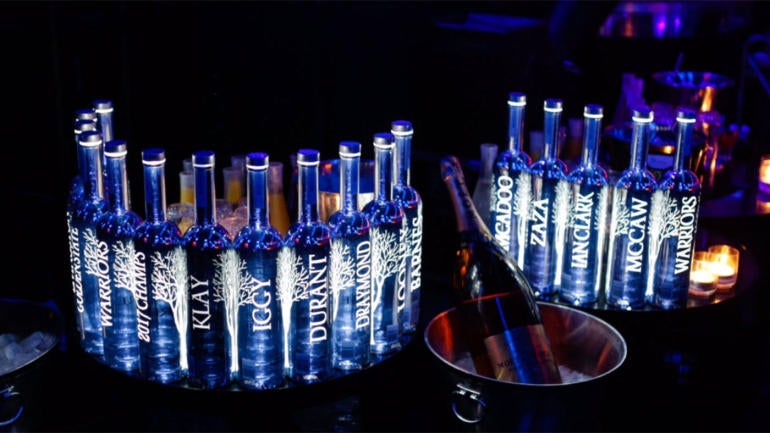 LOOK: Warriors take party to Las Vegas, will reportedly attend Ward-Kovalev fight