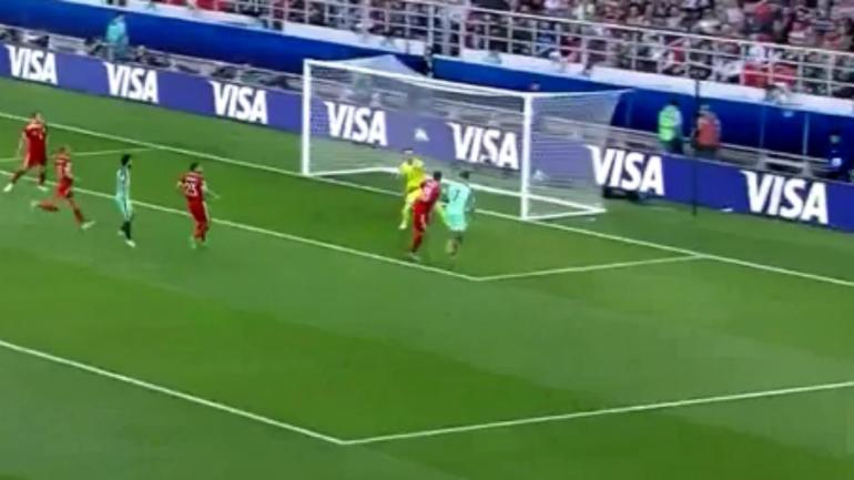 Portugal vs. Russia highlights: Cristiano Ronaldo left wide open for an easy goal
