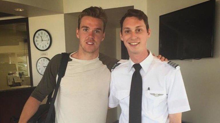 Connor McDavid is back with jean shorts, lollipop in latest awkward fan photo