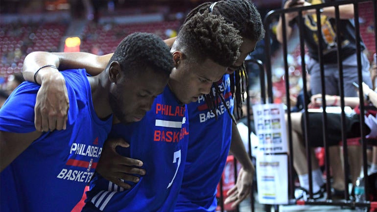 Sixers' top draft pick Markelle Fultz sprains ankle; helped off court in summer league