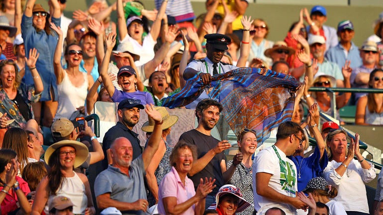 LOOK: Crowd helps out Rafael Nadal during his never-ending Wimbledon match