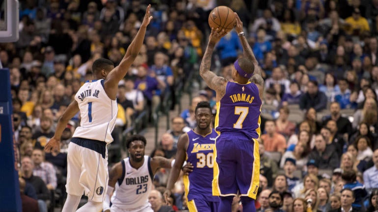 NBA games del sábado, resultados, momentos destacados, actualizaciones: Isaiah Thomas anota 22 puntos en su debut con los Lakers.