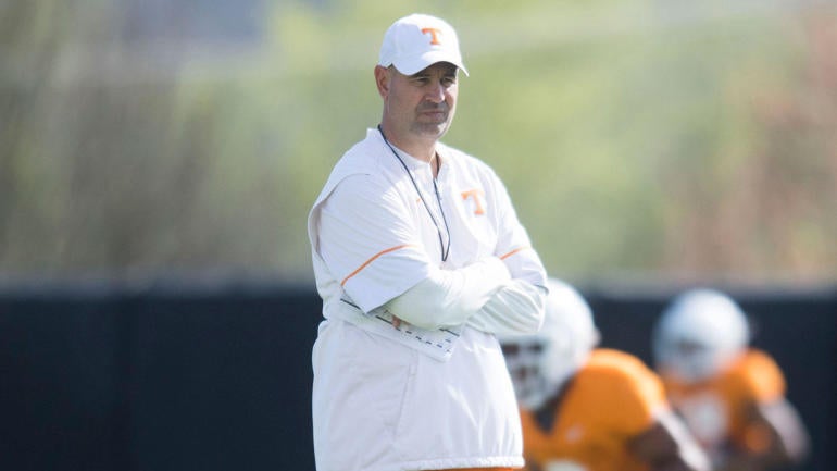 LOOK: Tennessee coach Jeremy Pruitt accurately calls out an Auburn offensive play pre-snap