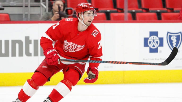 Red Wings sign star center Dylan Larkin to 5-year contract extension worth $30.5M
