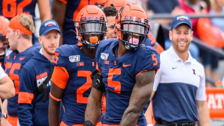 NCAA Football: Akron at Illinois