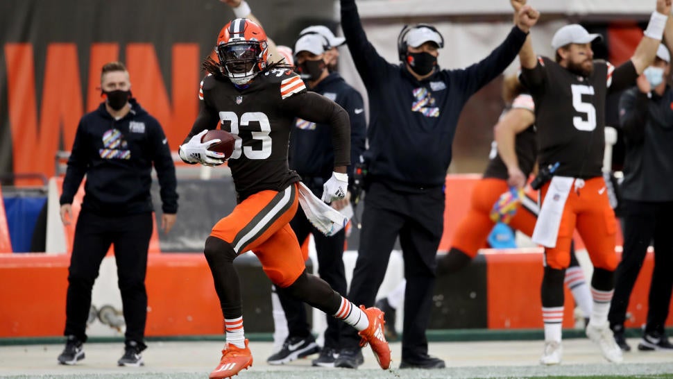 colts-browns-pic-00-00-01-22-still001.jpg