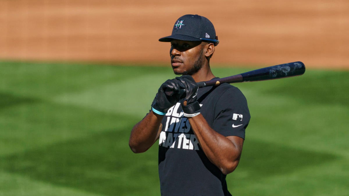 First-place Mariners activate outfielder Kyle Lewis from injured list - NewsOpener First-place Mariners activate outfielder Kyle Lewis from injured list