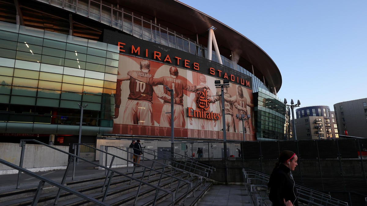 Arsenal fan groups urge CEO Vinai Venkatesham to change course over further job cuts at Emirates Stadium - NewsOpener Arsenal fan groups urge CEO Vinai Venkatesham to change course over further job cuts at Emirates Stadium