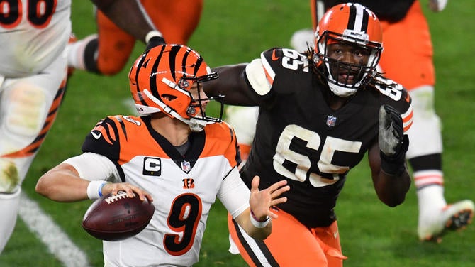 joe-burrow-larry-ogunjobi.jpg