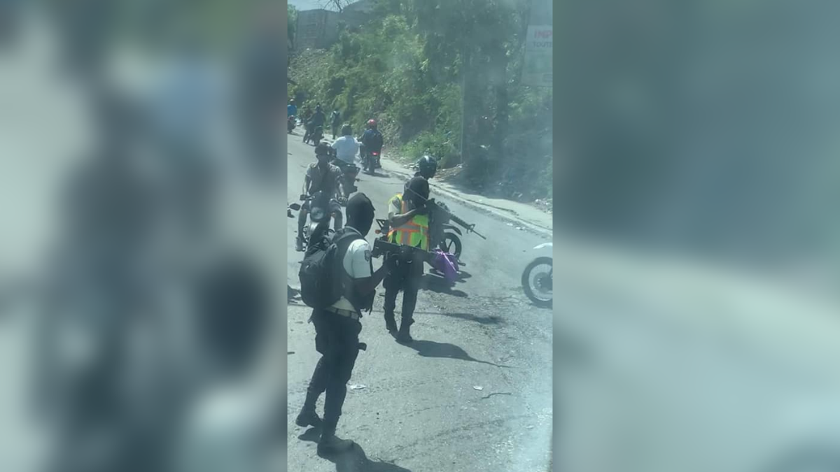 Belize team bus held up by gunmen with assault rifles on motorcycles while in Haiti for CONCACAF qualifiers - NewsOpener Belize team bus held up by gunmen with assault rifles on motorcycles while in Haiti for CONCACAF qualifiers