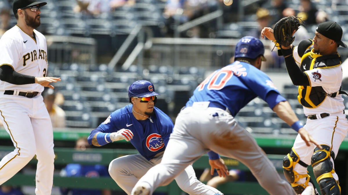 WATCH: Javier Báez combines with inept Pirates for one of the most baffling base-running plays in MLB history - NewsOpener WATCH: Javier Báez combines with inept Pirates for one of the most baffling base-running plays in MLB history
