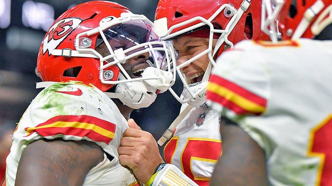 darrel-williams-patrick-mahomes-chiefs-getty.jpg