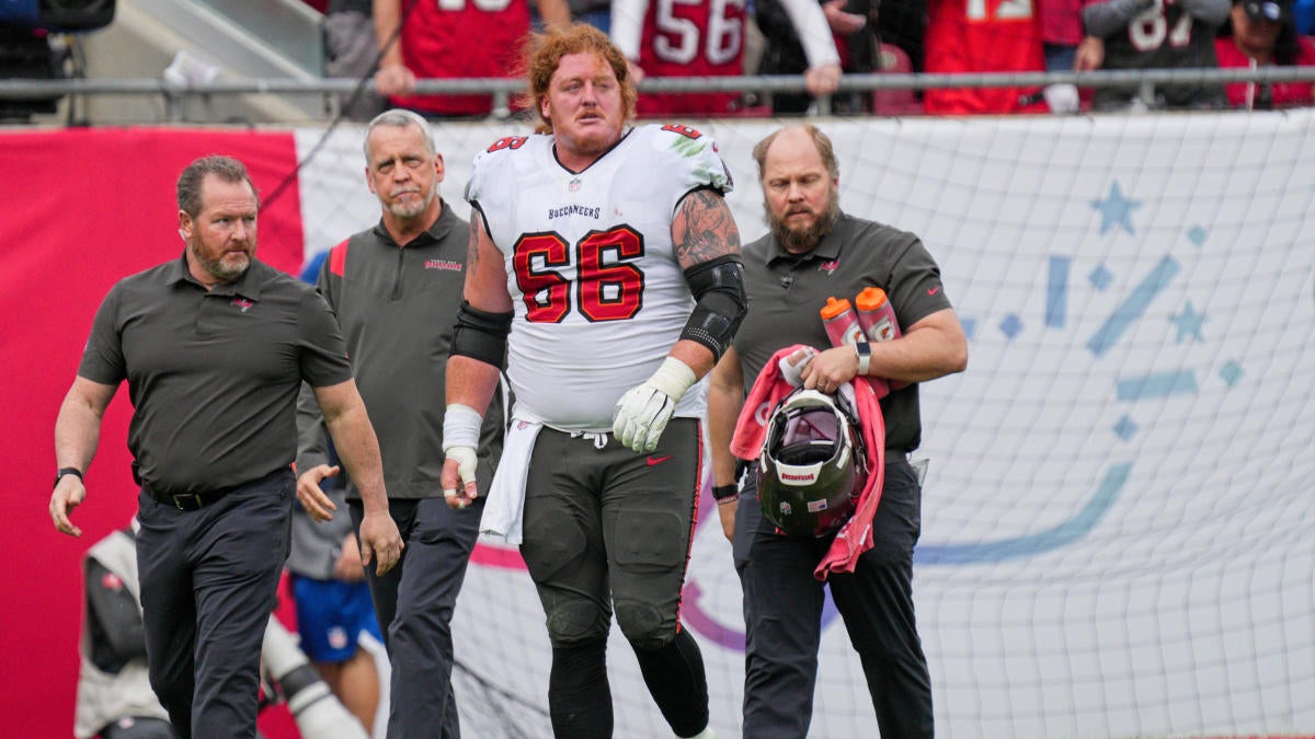 Buccaneers' Ryan Jensen carted off during practice; severity of Pro Bowl center's knee injury unknown