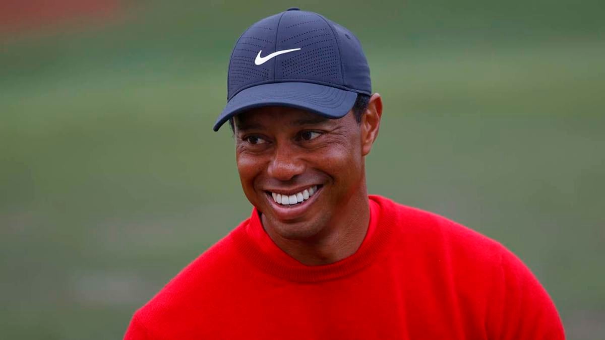 Tiger Woods is on the prowl at Augusta National, plus the Lakers hit a new low