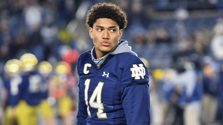 usatsi-17064418-kyle-hamilton-irish-safety-pregame-2021-1400.gif