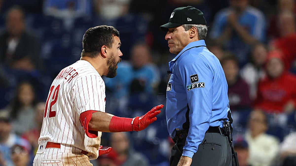 WATCH: Kyle Schwarber properly loses his mind, is ejected after bad strike call