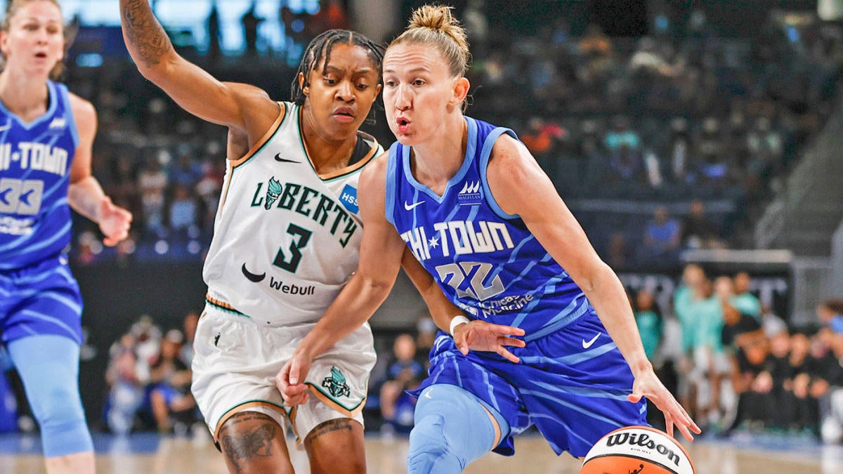 Sky get crucial victory over Liberty thanks to vintage performance from Courtney Vandersloot