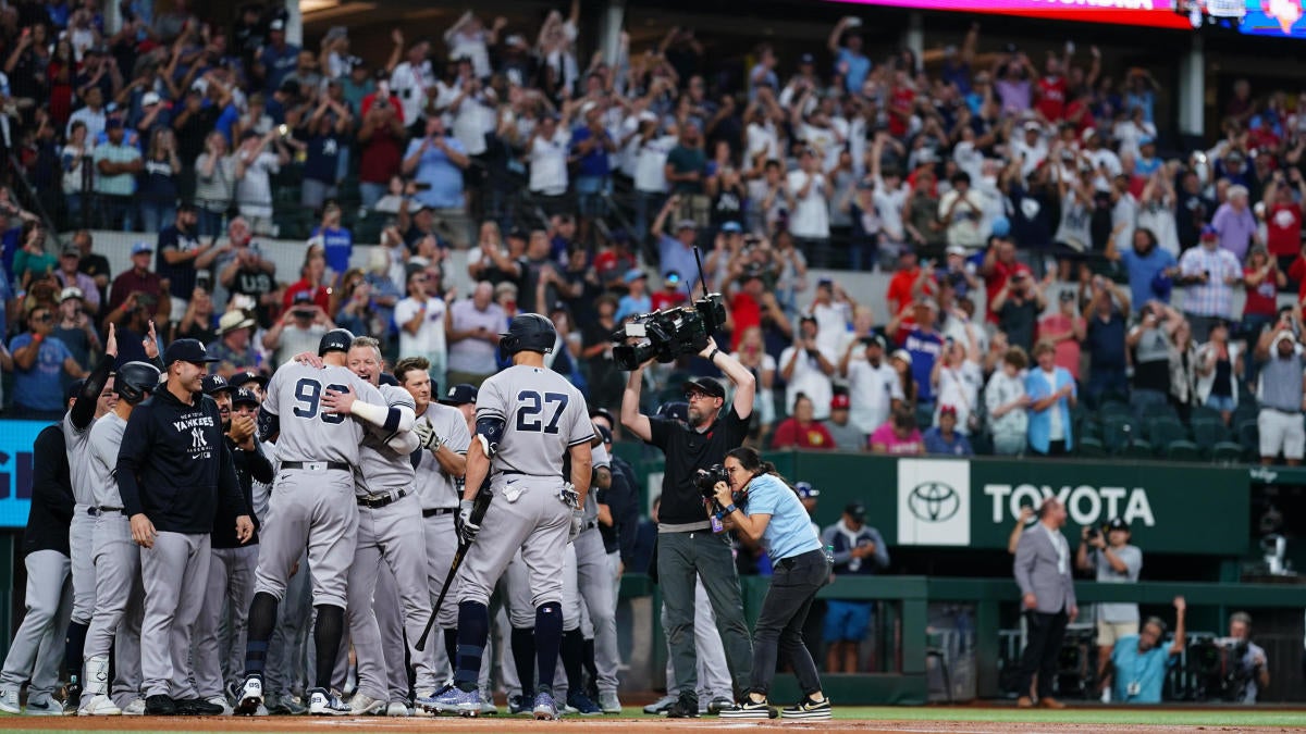 Fan who caught Aaron Judge's historic home run No. 62 initially wasn't sure what he'd do with ball - NewsOpener