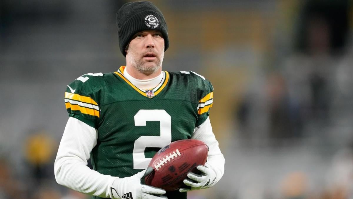 Packers' Mason Crosby ties Brett Favre's franchise record for most consecutive games played