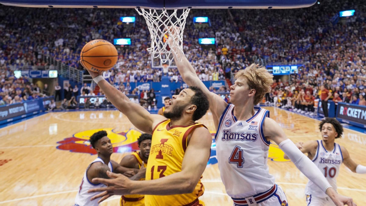 College basketball picks, schedule: Predictions for Kansas vs. Iowa State and more Top 25 games Saturday