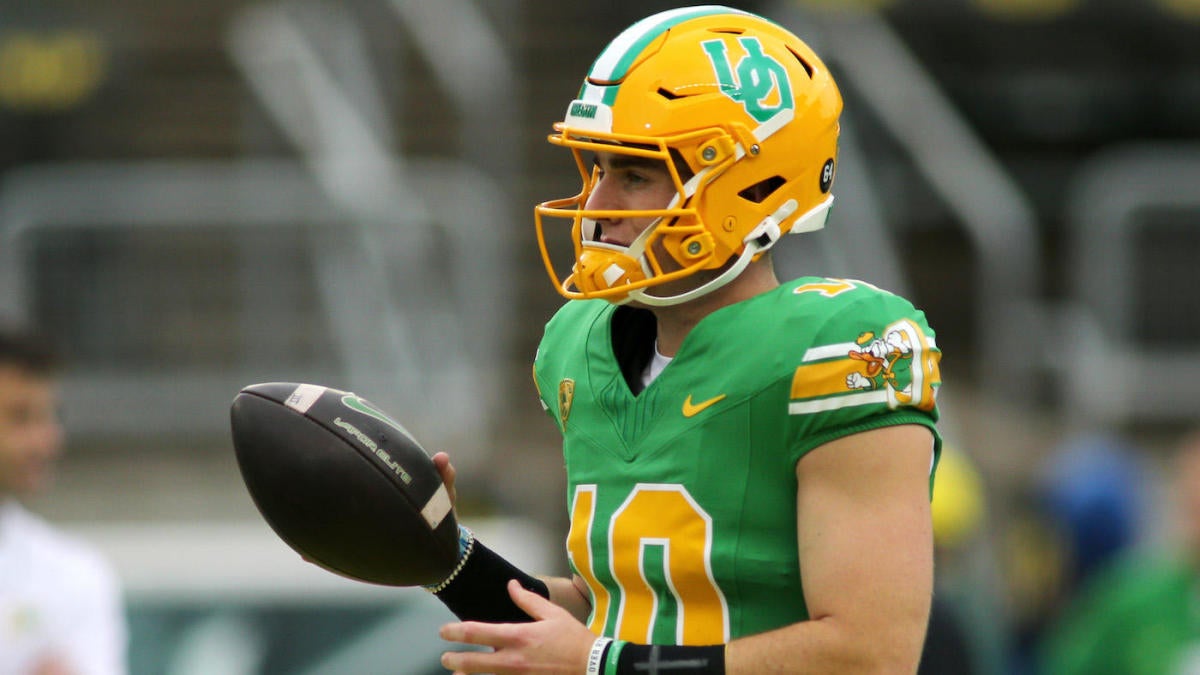 Oregon QB Bo Nix Sets NCAA Record With 54th Career Start Passing Colt