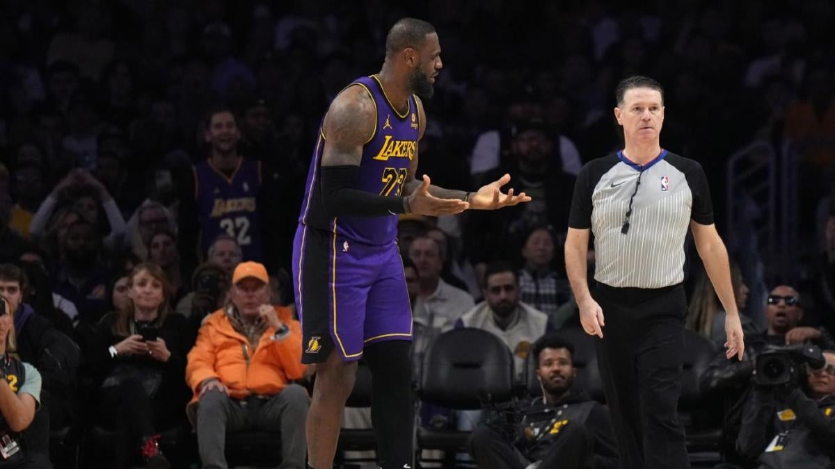 Darvin Ham calls out Lakers after second-half collapse vs. Nets: 'It's over for excuses
