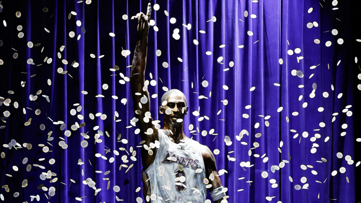 Lakers Unveil Kobe Bryant Statue Outside Of Crypto Arena Vanessa