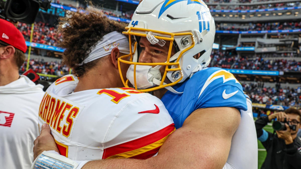 Chiefs vs. Chargers where to watch: TV channel, NFL kickoff time, live stream, spread, odds, 'SNF' prediction