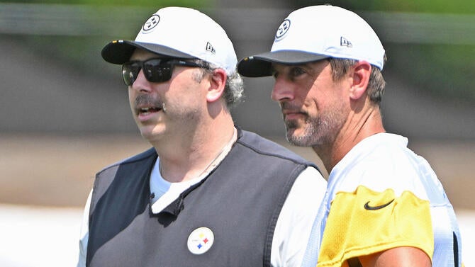 imagn-arthur-smith-aaron-rodgers-steelers.jpg